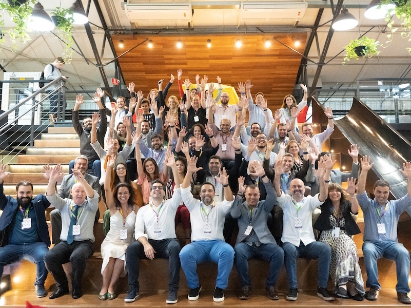 Equipe celebra ao final do Pitch Day do programa de aceleração de Startups da Iguá Saneamento